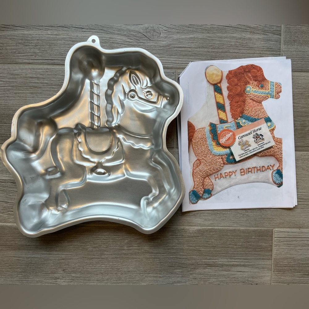 Wilton cake pan - carousel horse